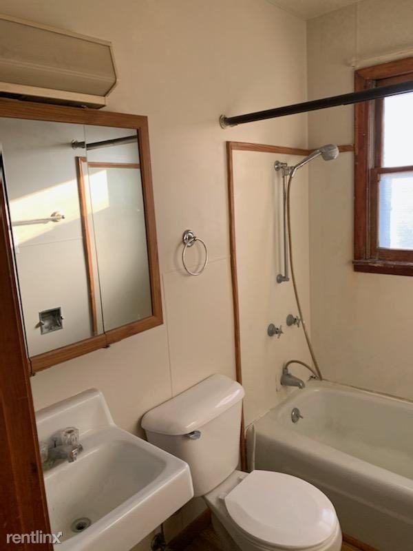 302 302 S 6th St 4 - Photo 2 of 8