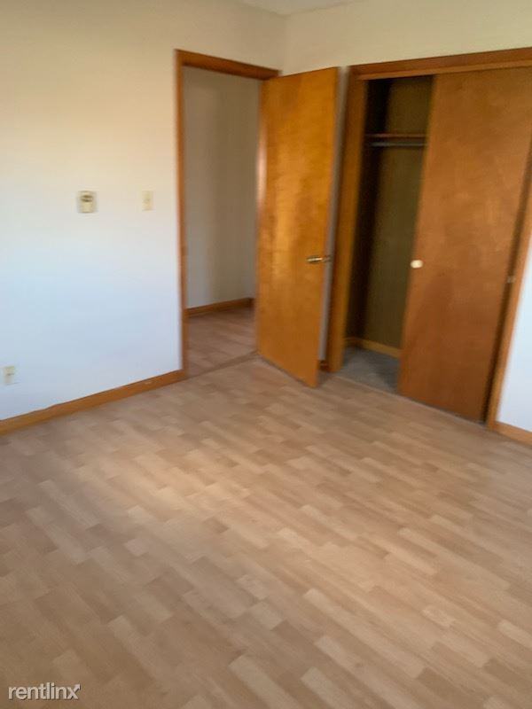 302 302 S 6th St 4 - Photo 3 of 8