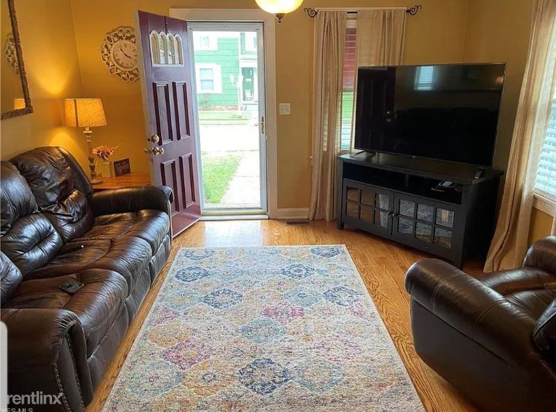 803 23rd St - Photo 2 of 12