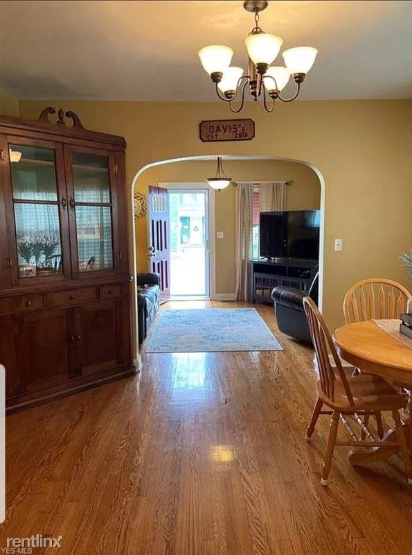 803 23rd St - Photo 3 of 12