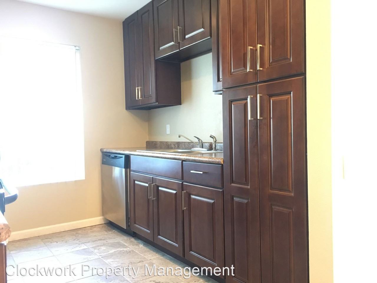 1320 Parkside Dr - Photo 3 of 14