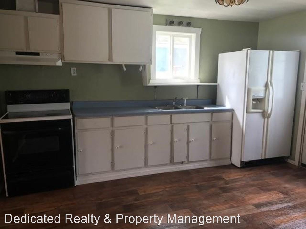 310 Avenue E - Photo 3 of 6