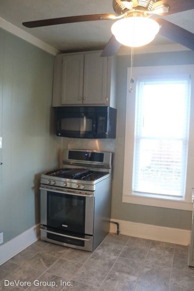 105 Plum St - Photo 3 of 13