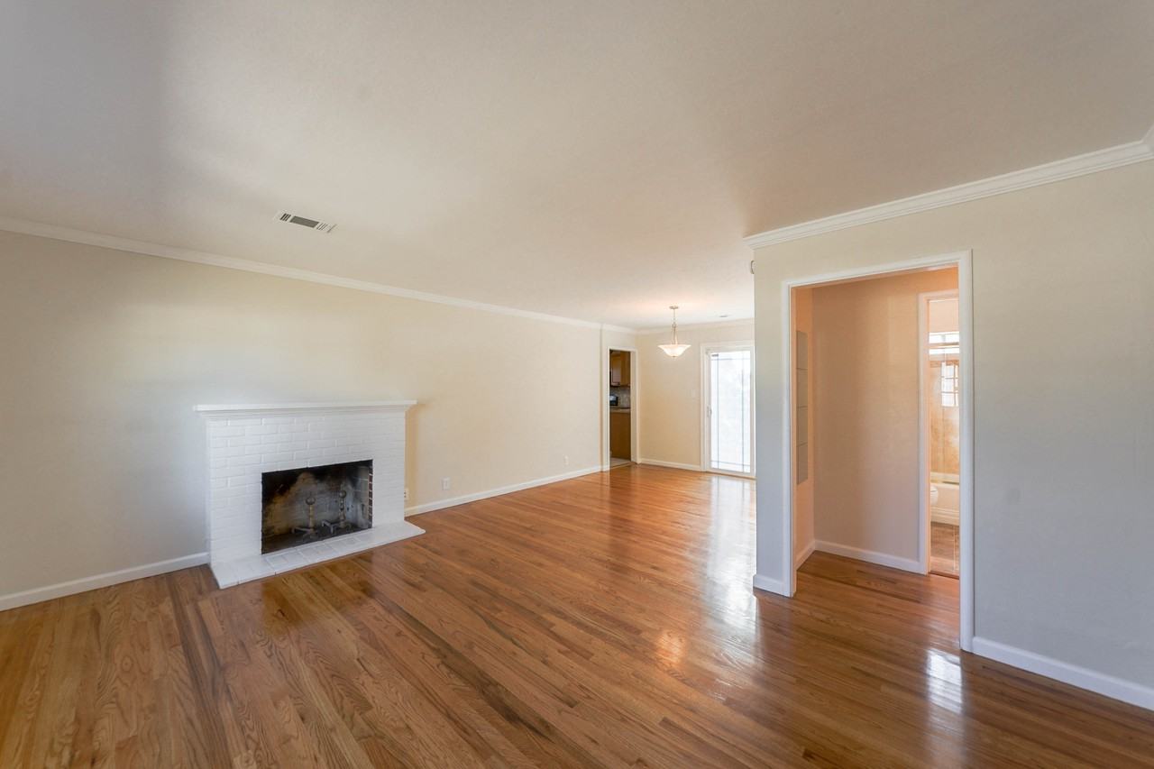 2036 Randolph Dr - Photo 2 of 10