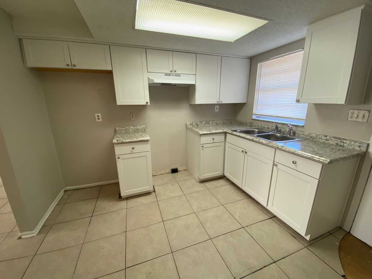 5712 Golden Nugget Dr - Photo 2 of 7