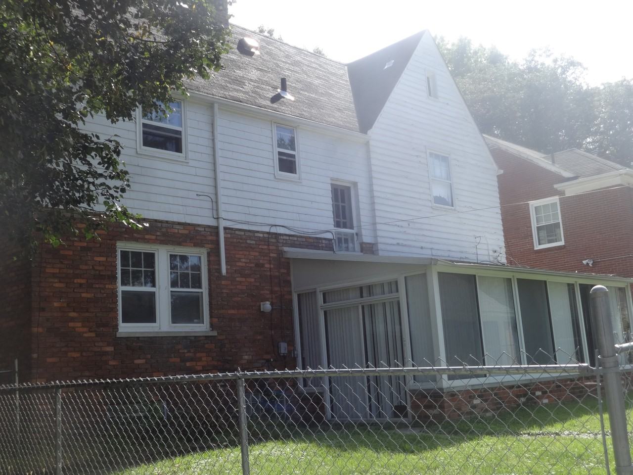 14965 Greenview Rd - Photo 3 of 8