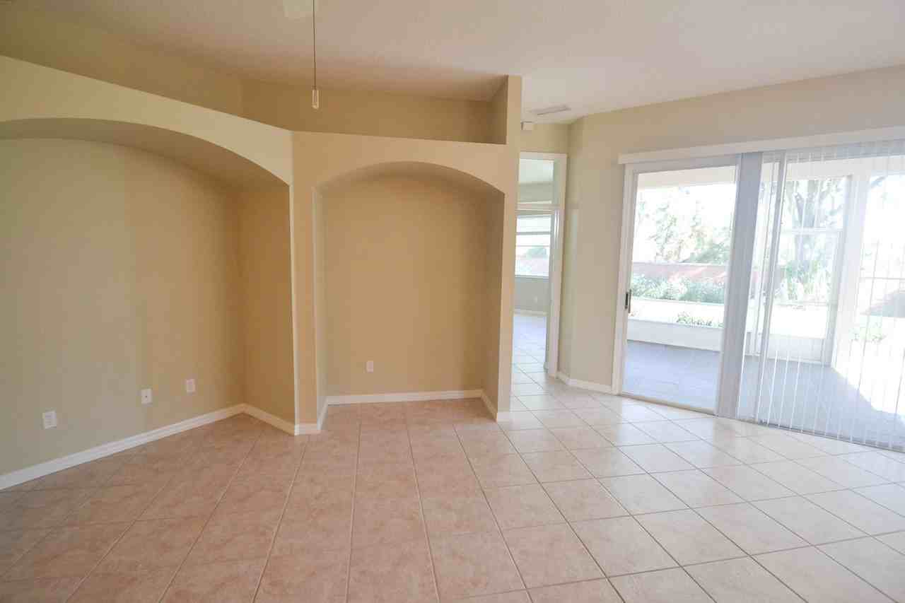 320 Fernhill Dr - Photo 2 of 13