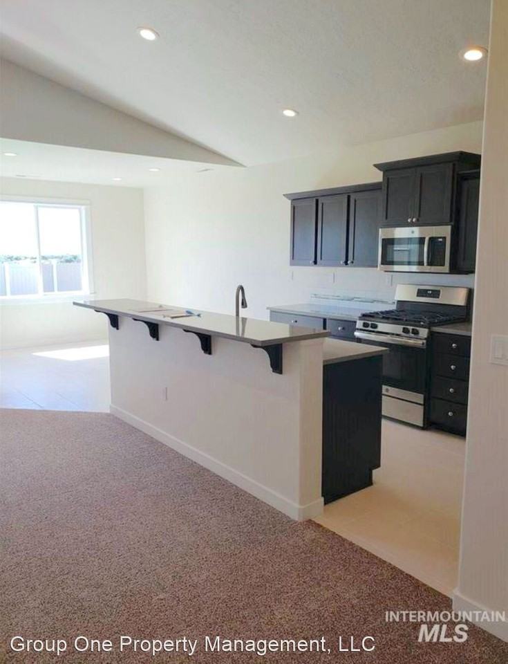 8039 S Gold Bluff Ave - Photo 3 of 14