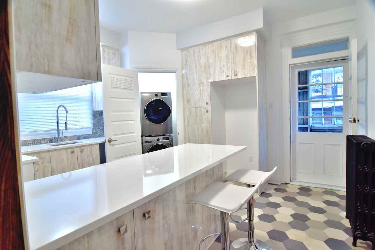 777 Rue Beatty - Photo 2 of 12