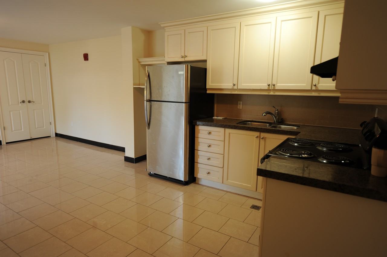 1 Bell Drive, Aurora, ON - Photo 2 of 6