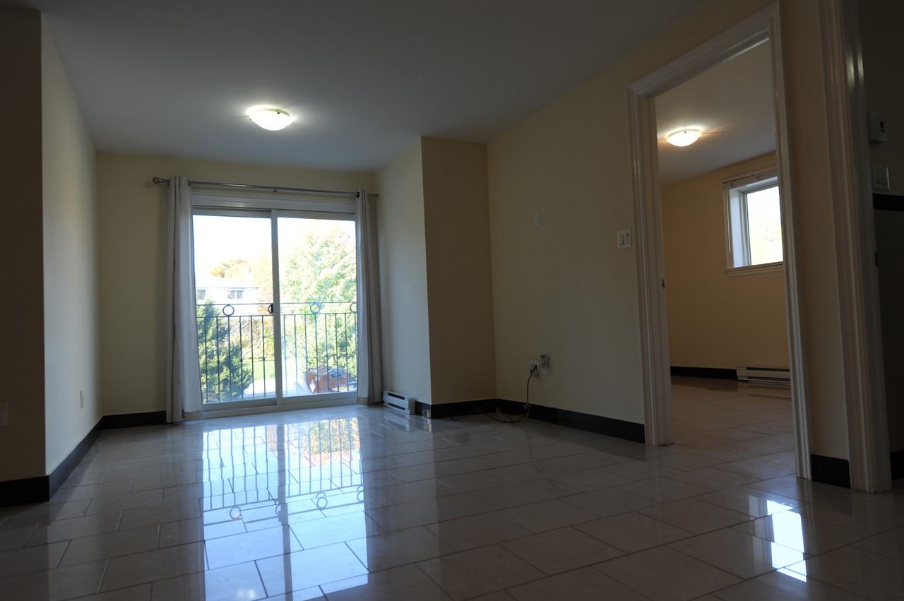 1 Bell Drive, Aurora, ON - Photo 3 of 6