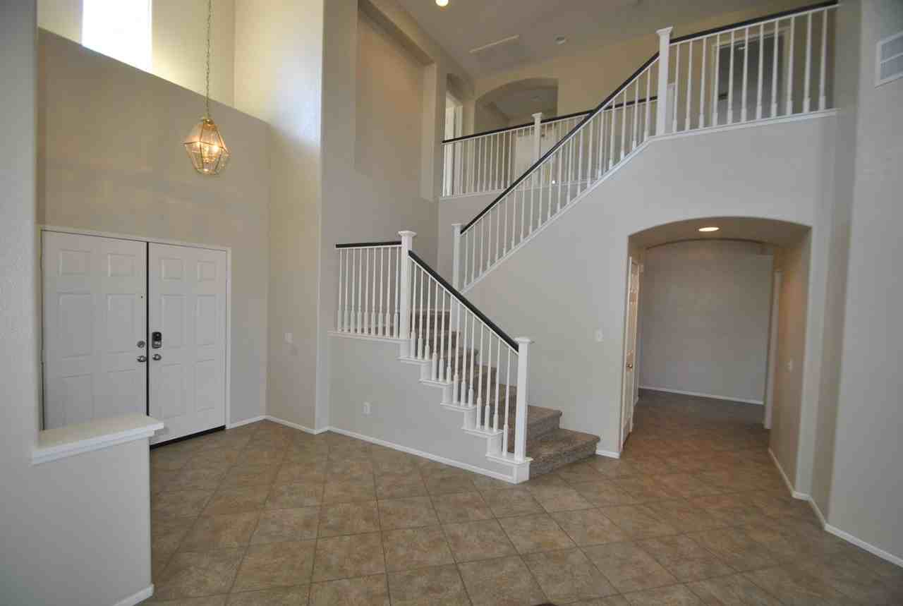 35932 Devonshire Ln - Photo 2 of 13