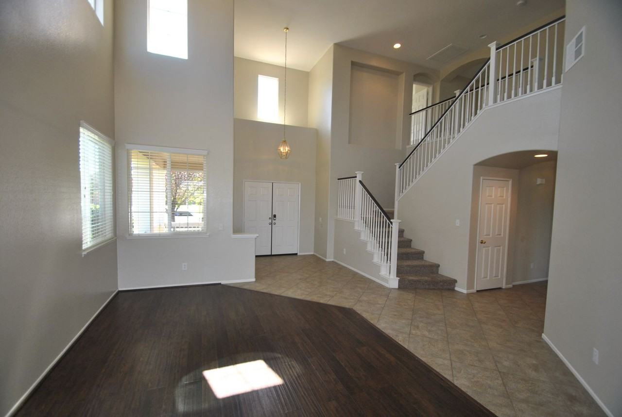 35932 Devonshire Ln - Photo 3 of 13