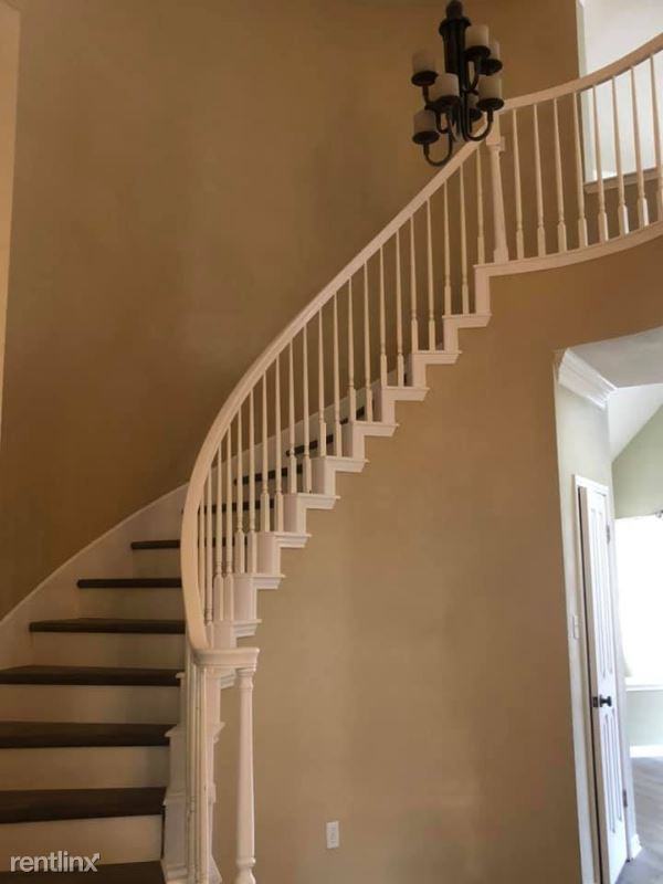 702 Ivy Ct - Photo 2 of 30