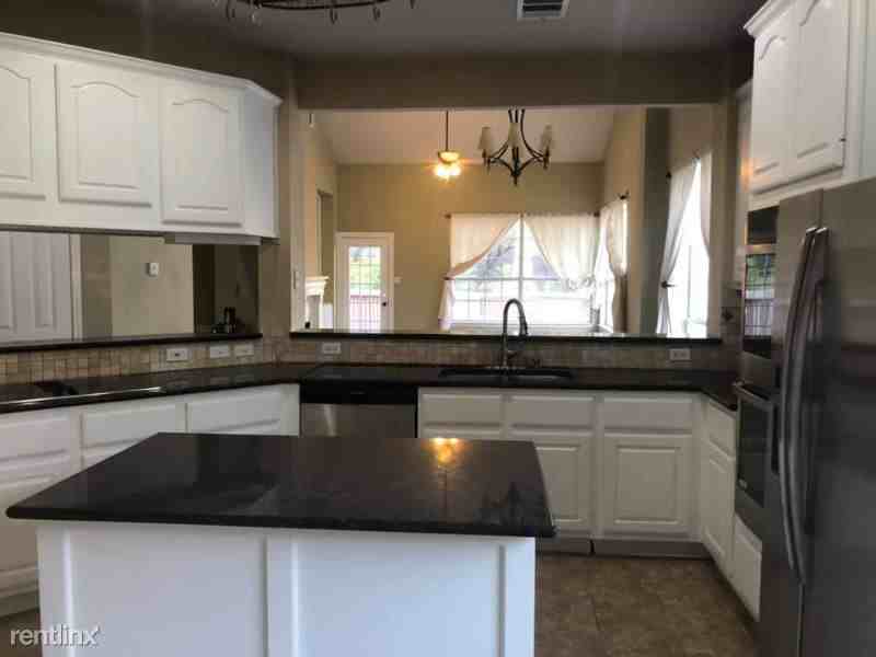 702 Ivy Ct - Photo 3 of 30