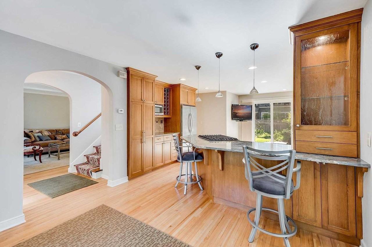 3820 Vincent Ave S - Photo 3 of 25