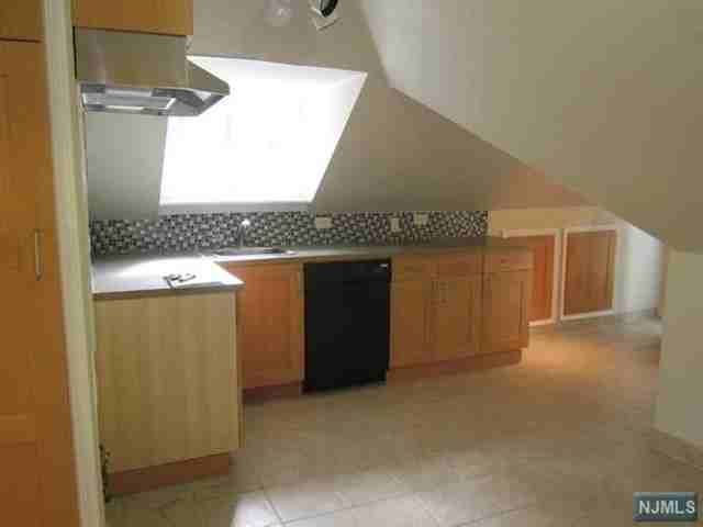 493 Engle St #3 - Photo 3 of 6