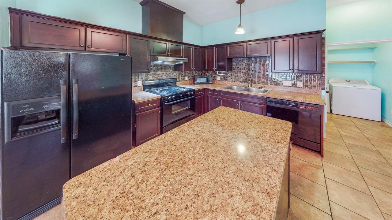 6807 Appomattox Dr - Photo 3 of 11