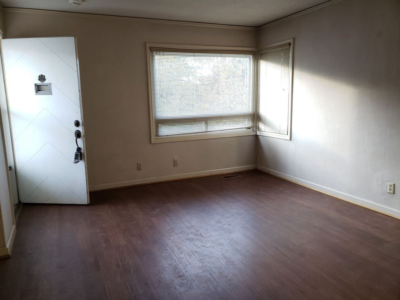 2718 Se 58th Ave - Photo 3 of 18