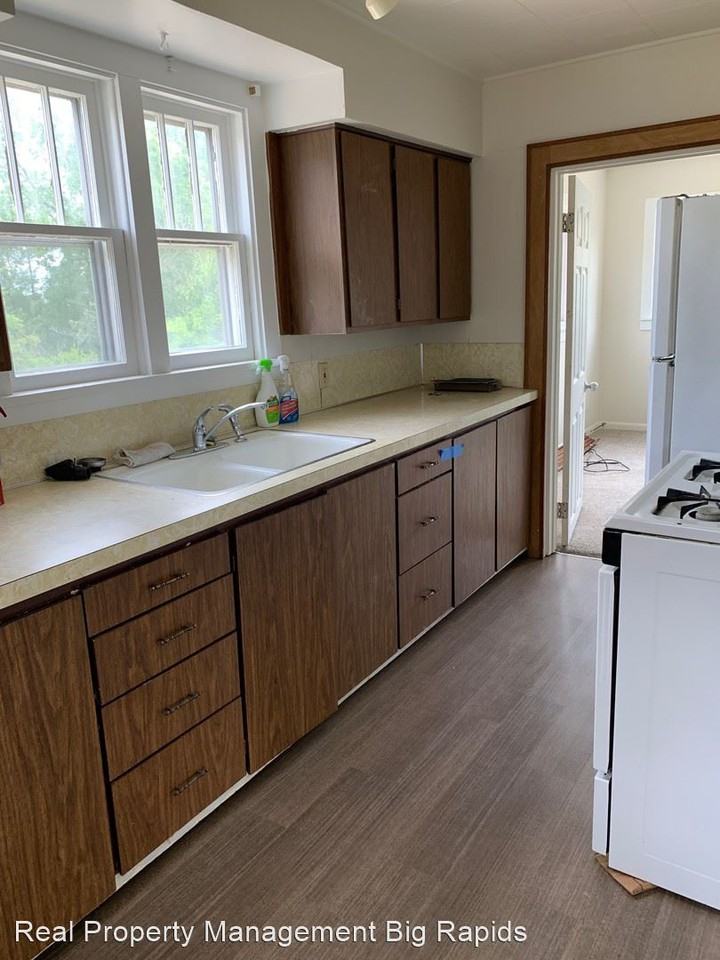 513/ 515 Clark Street - Photo 3 of 8