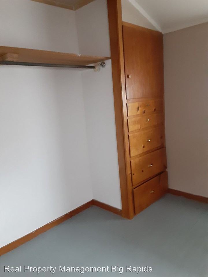 18960 14 Mile Rd - Photo 3 of 15