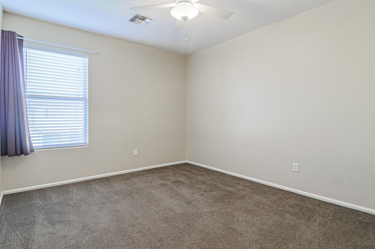 12610 W Medlock Dr - Photo 4 of 27