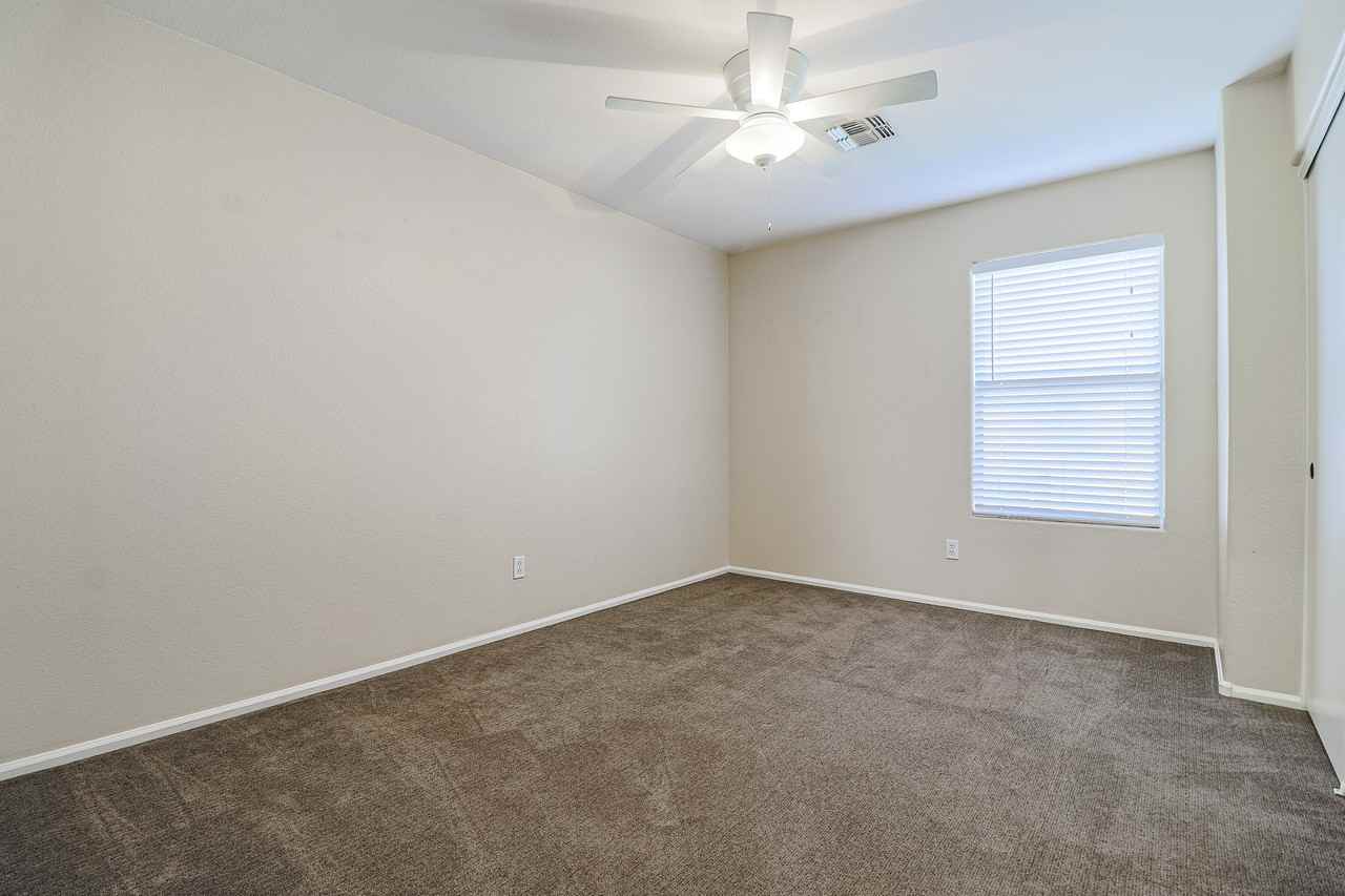 12610 W Medlock Dr - Photo 6 of 27