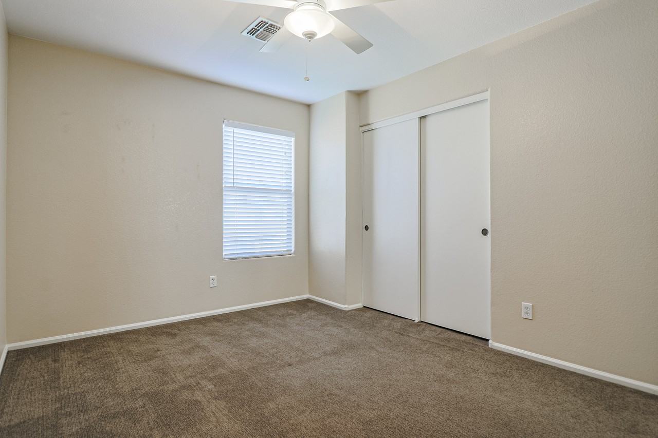 12610 W Medlock Dr - Photo 7 of 27