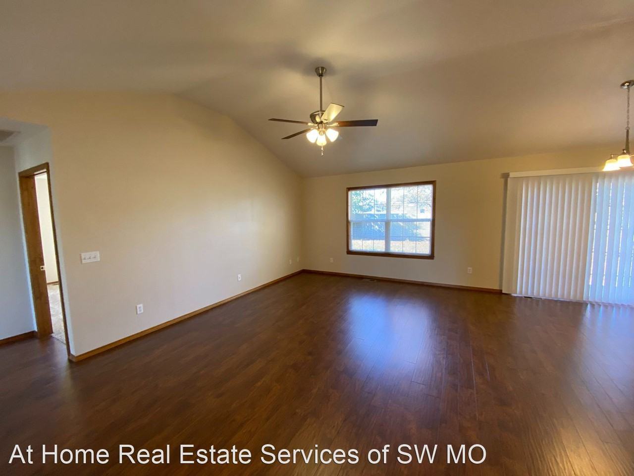 625 S Hazelnut Ave - Photo 2 of 17