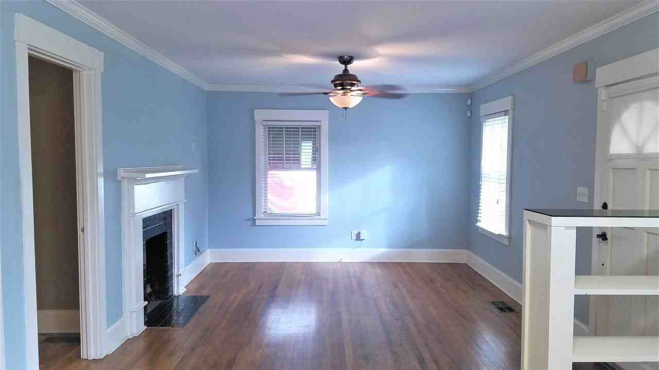 923 Custer St - Photo 2 of 11