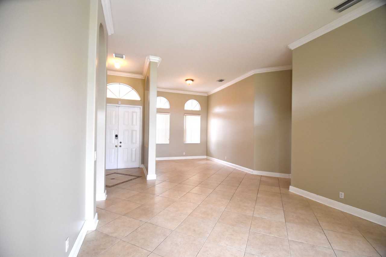 16437 Nw 13th St - Photo 2 of 18