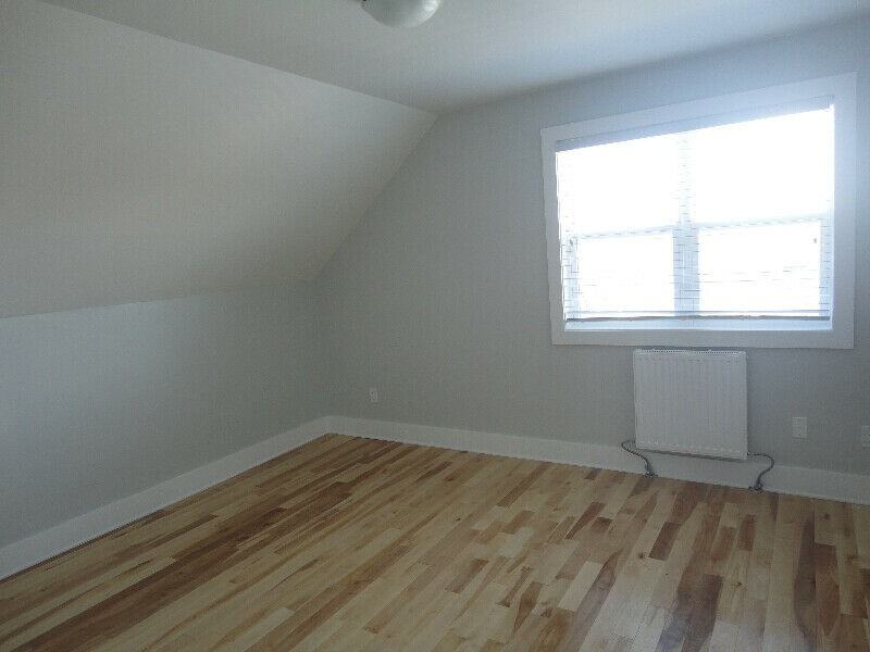 300 1/2 Rue Wilbrod Street #9 - Photo 2 of 9