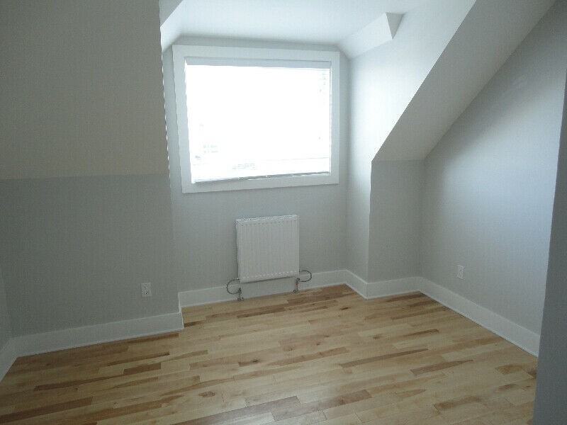 300 1/2 Rue Wilbrod Street #9 - Photo 3 of 9