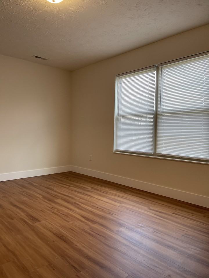 90 Court Yard Lane #4 - Photo 5 of 17