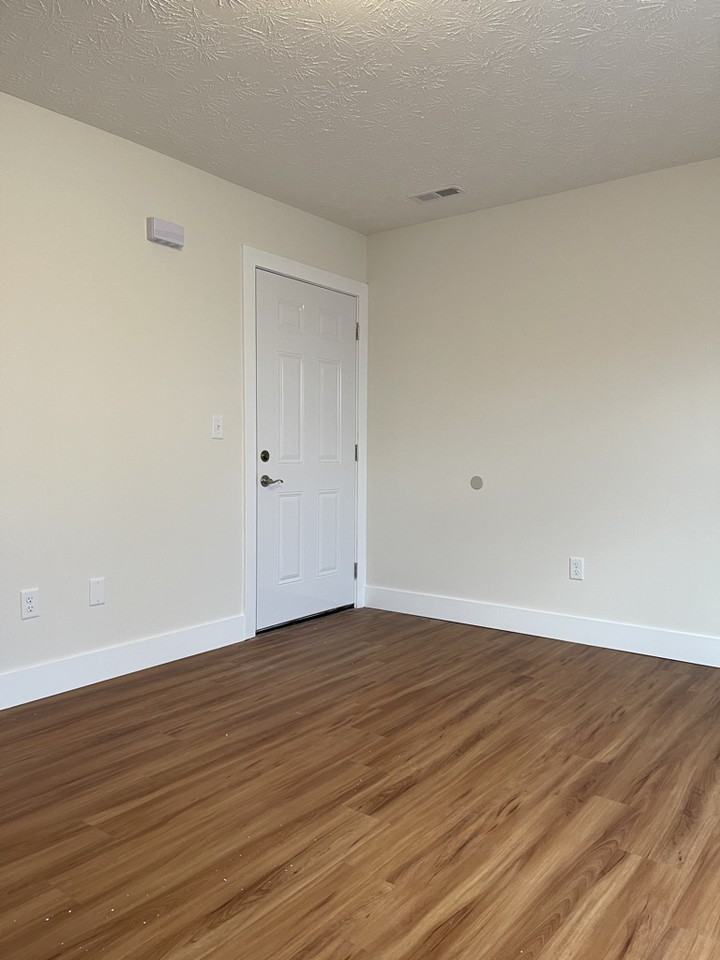 90 Court Yard Lane #4 - Photo 3 of 17