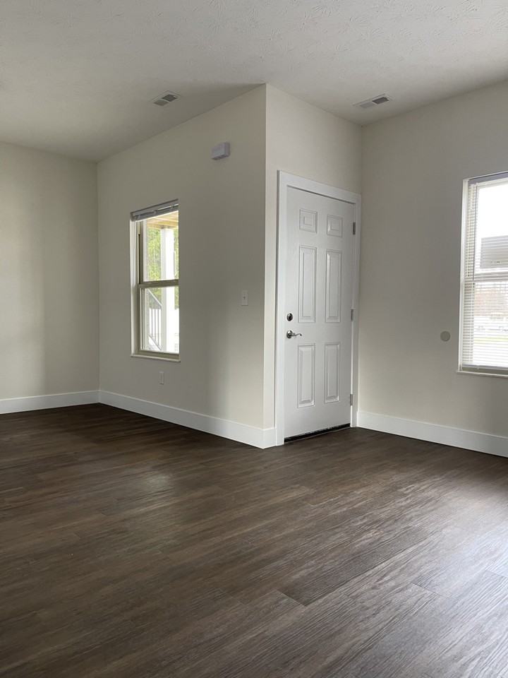 90 Court Yard Lane #5 - Photo 3 of 14