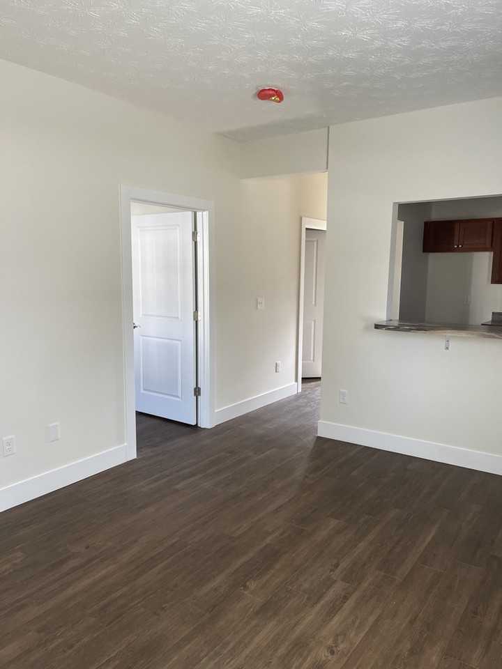 90 Court Yard Lane #5 - Photo 5 of 14