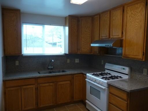 2136 102nd Ave - Photo 3 of 6