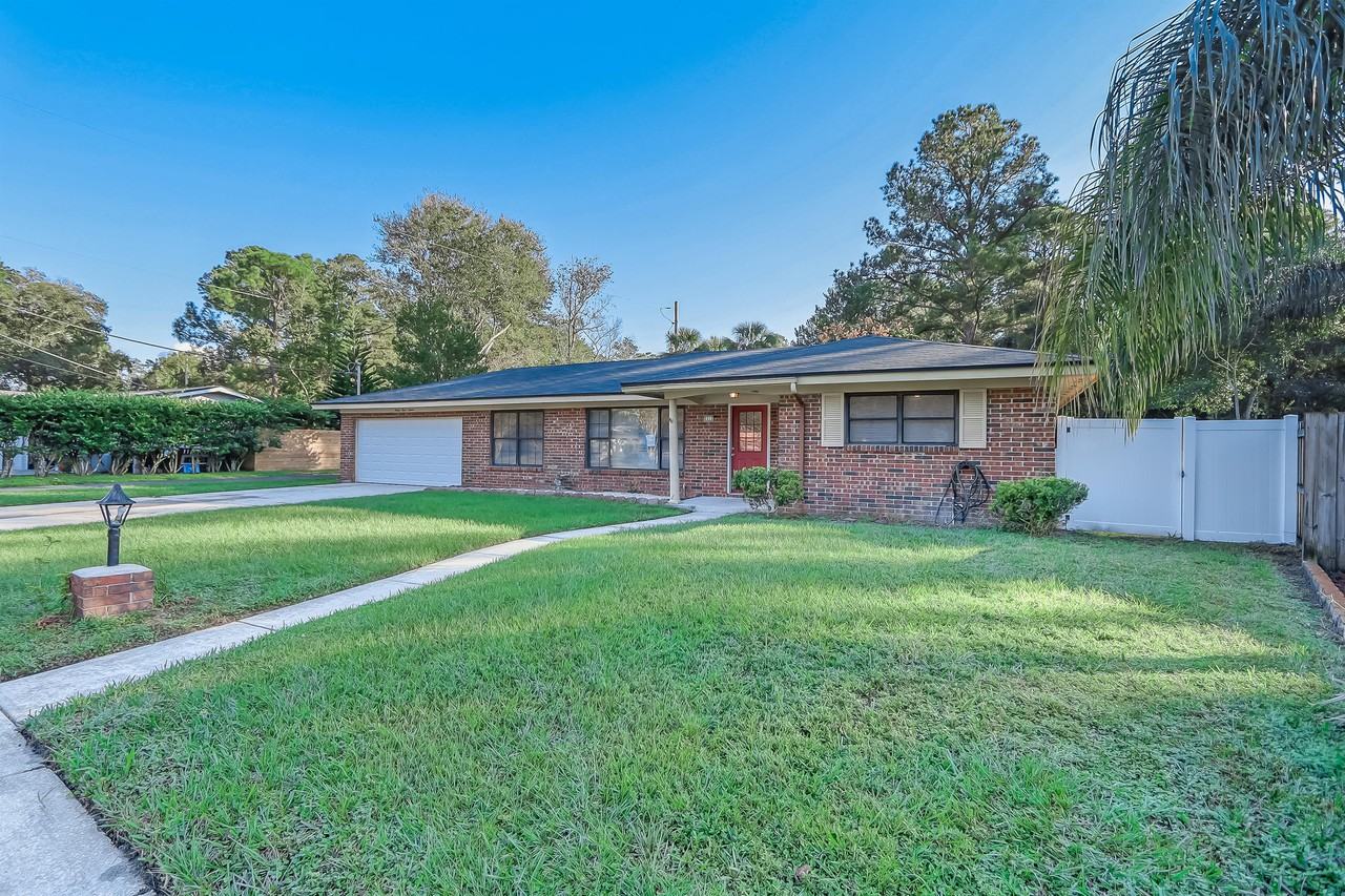 3312 Pickwick Dr S - Photo 3 of 27