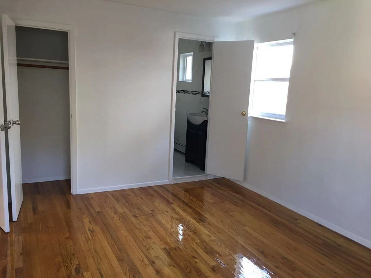 72-14 160th Street - Photo 3 of 5