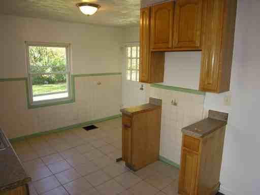7890 Daly Rd - Photo 3 of 14