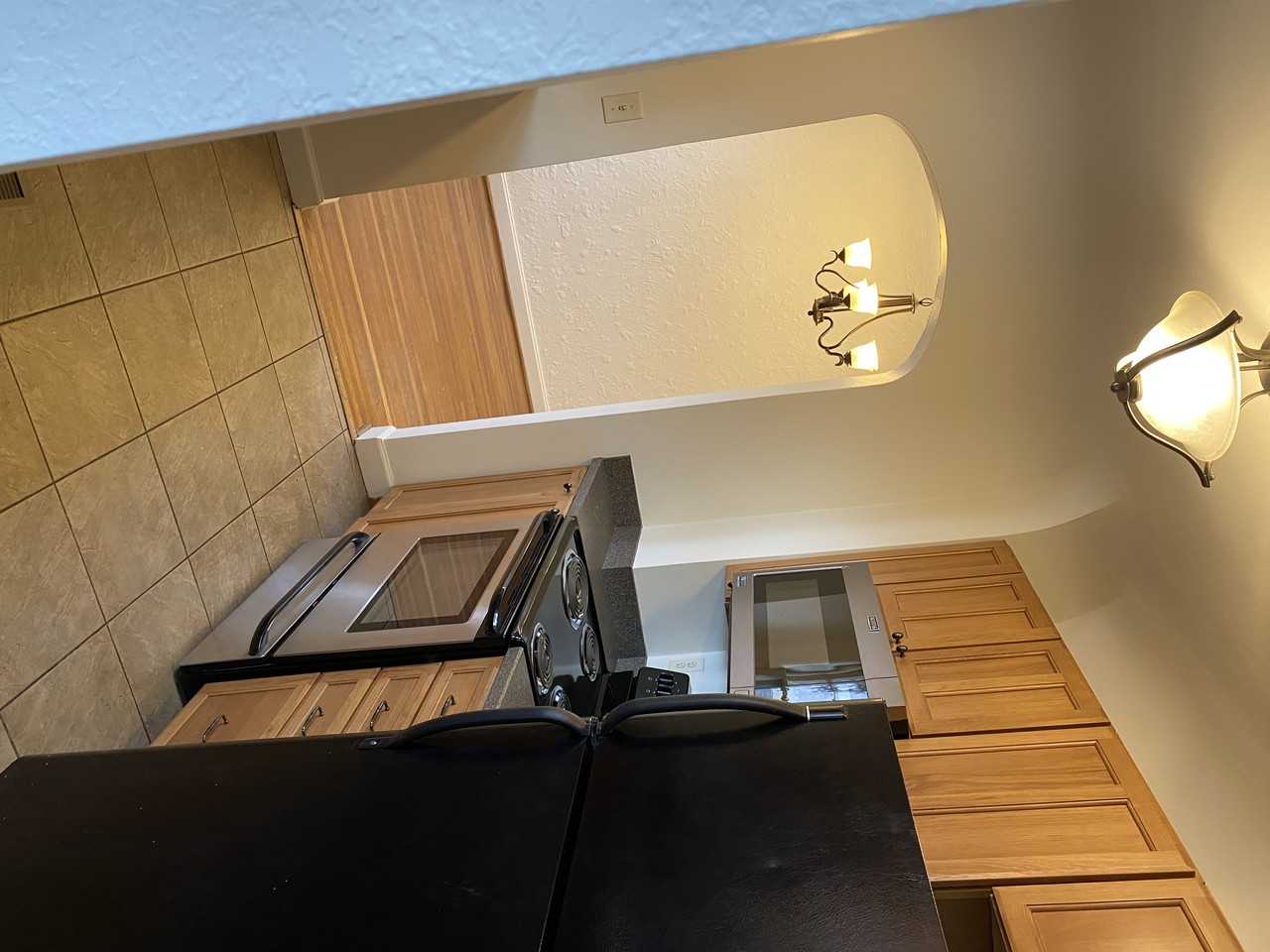 674 N Main St - Photo 4 of 24