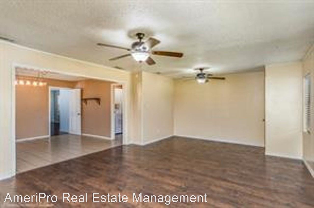 3234 Post Oak Rd - Photo 3 of 13