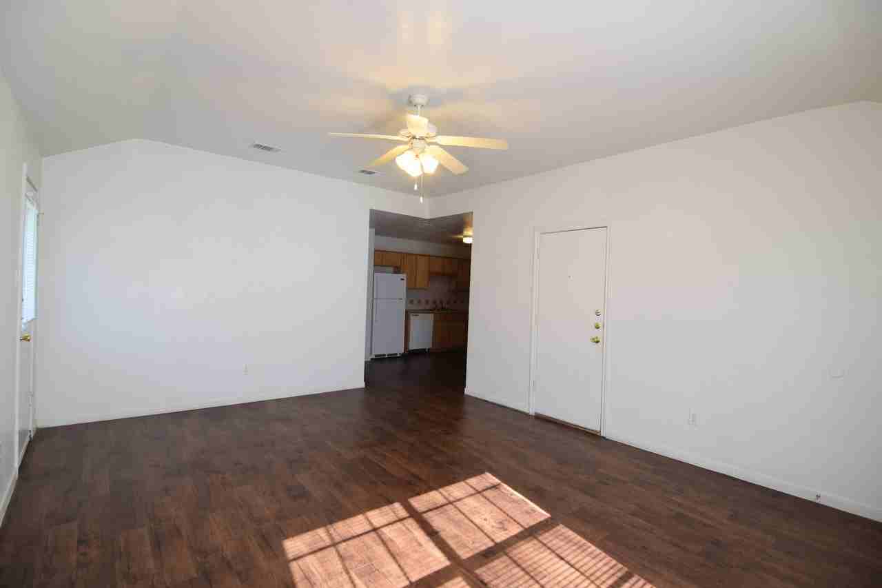 402 W St John Ave - Photo 5 of 15