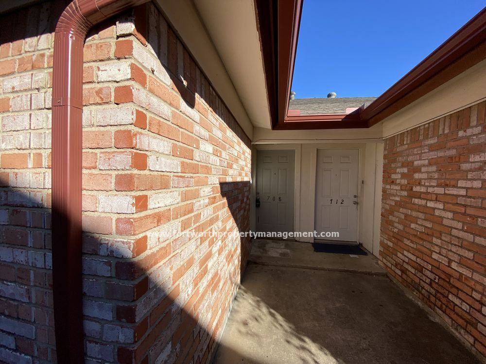 708 E Pecan St - Photo 2 of 15