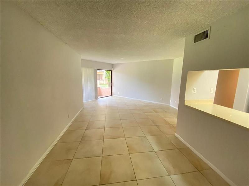 2000 North Congress Avenue