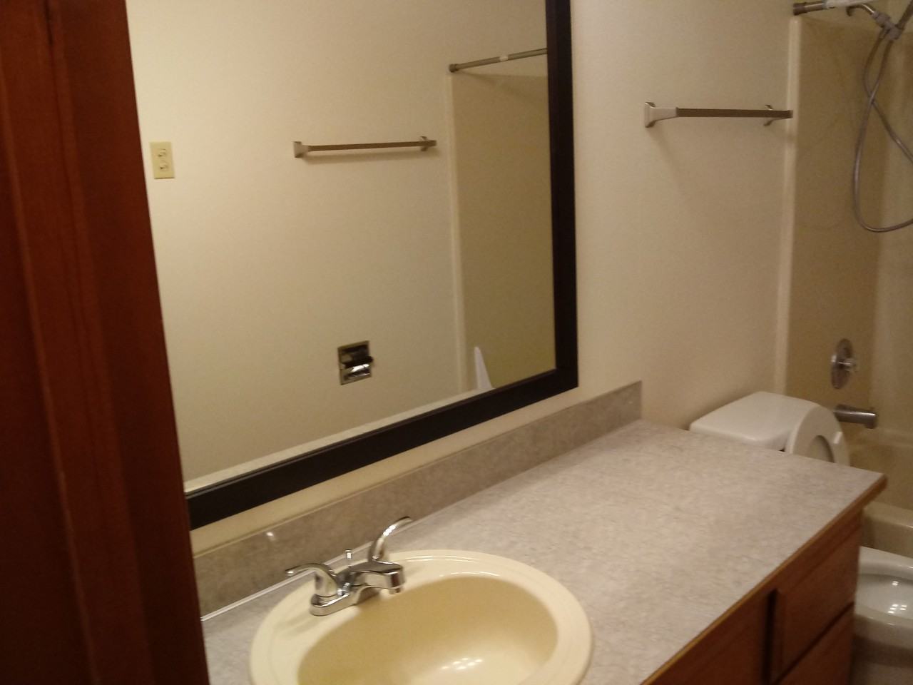 9403 Linden Apartments - Photo 3 of 8