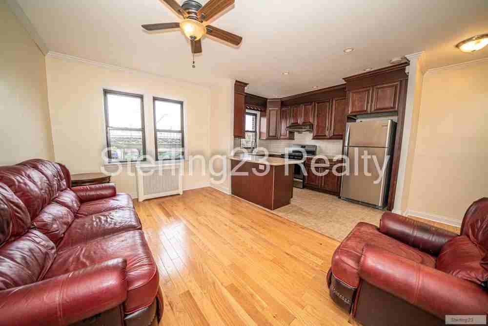 3228 32nd St #2 - Photo 3 of 10