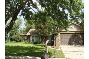 22627 Mission Dr - Photo 2 of 14