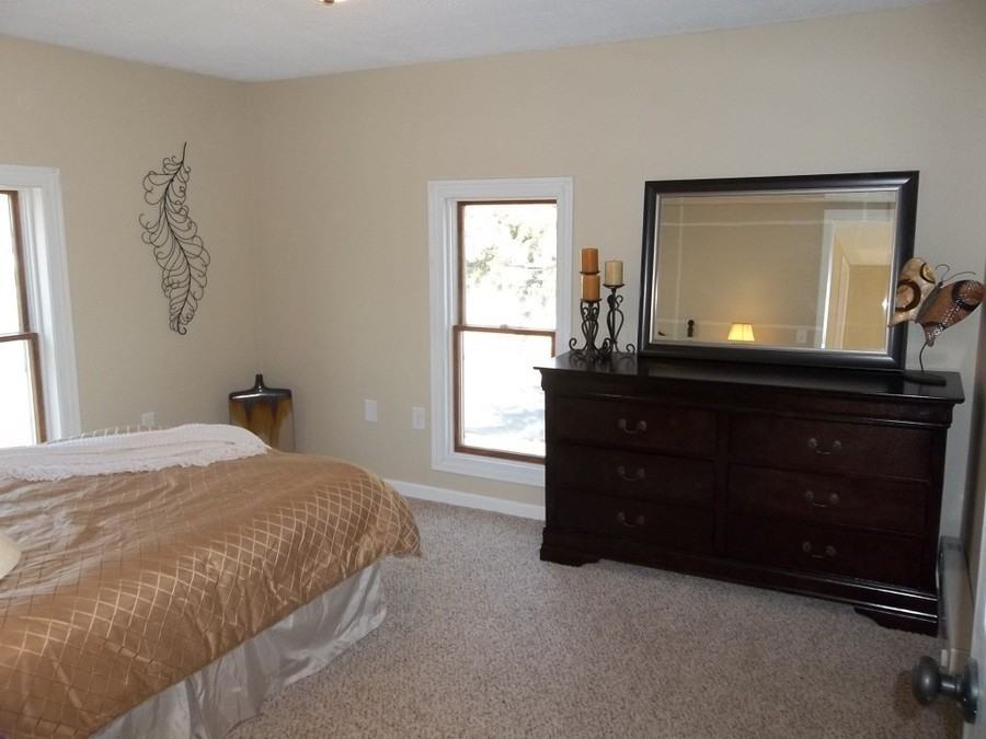 105 Washington St - Photo 3 of 8